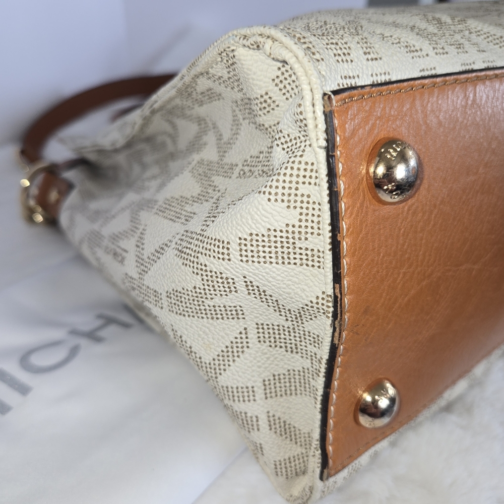 Michael Kors Hamilton Signature Crean And Tan Tote with Dustbag -… - Picture 12 of 14